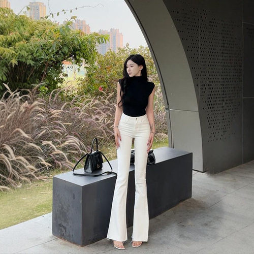 李李服饰白色毛边高腰弹力修身显瘦显高2026夏季微喇叭牛仔裤女