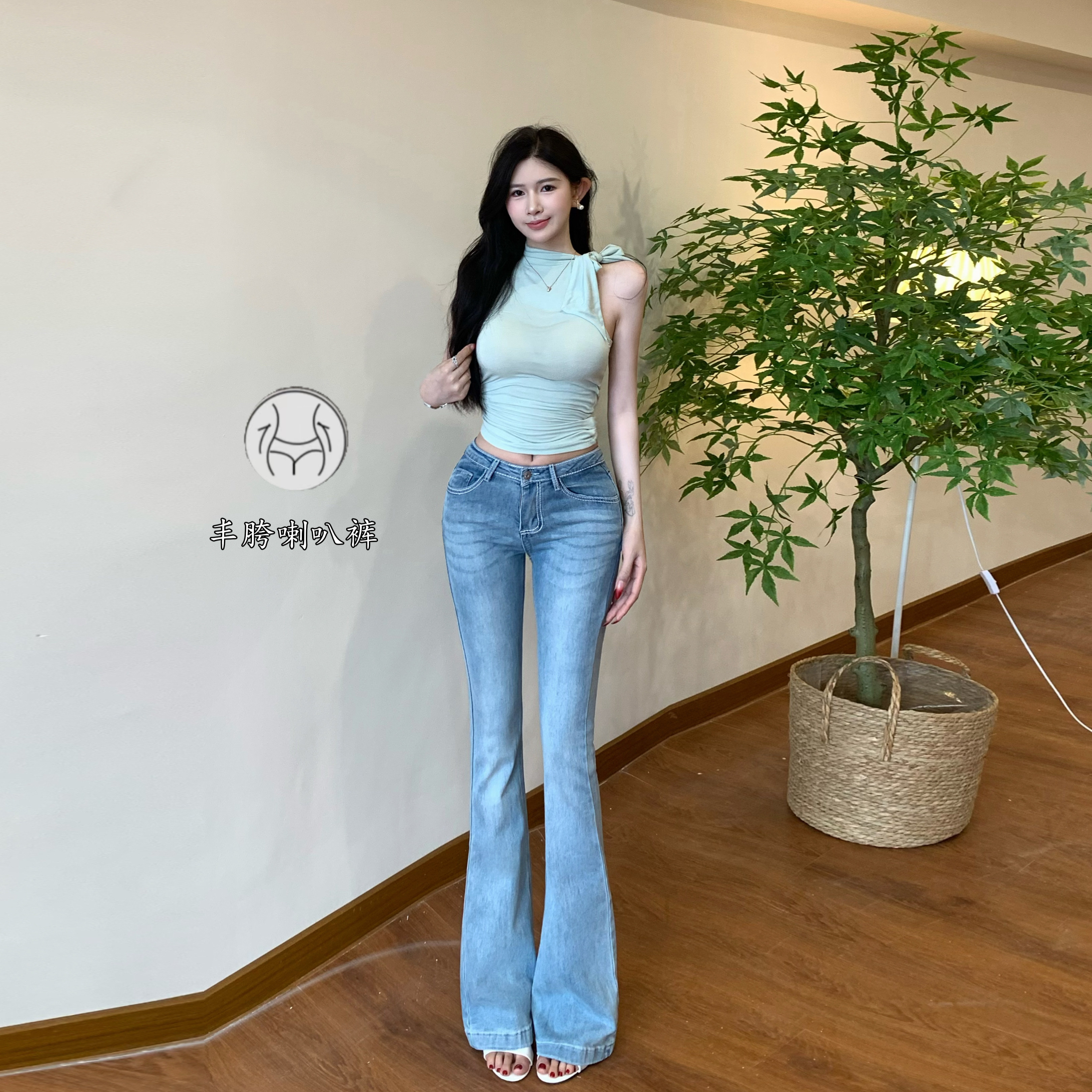 李李家低腰微喇提臀显瘦牛仔裤图片