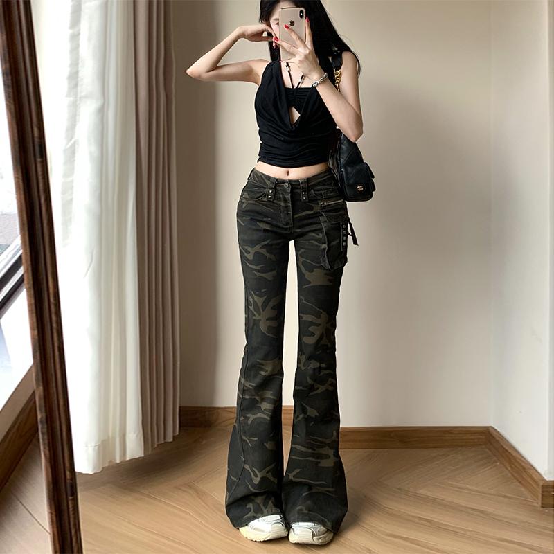 低腰微喇叭迷彩牛仔裤女