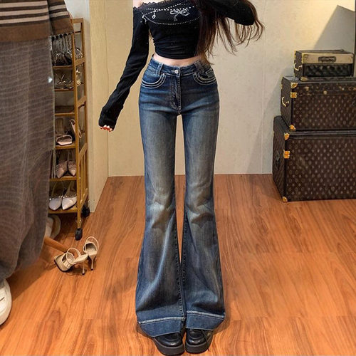 蓝色不贴腿微喇牛仔裤女
