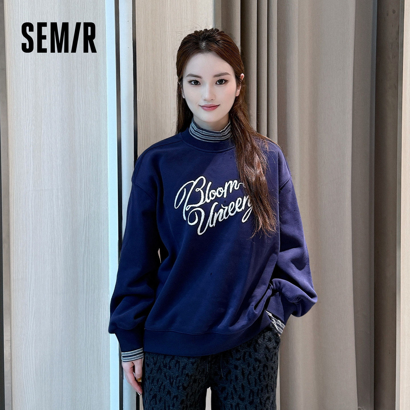 森马设计感字母印花圆领长袖卫衣