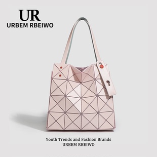 UR包包女夏季限定日本几何菱格钻石包贝母粉手提单肩菜篮子托特包