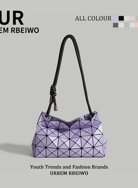 UR包包女限定款几何菱格豆腐包珠光贝母磨砂枕头包单肩斜挎腋下包