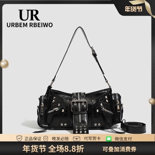 UR包包女黑色摇滚包包朋克风潮酷法棍包韩国y2k腋下包铆钉单肩包