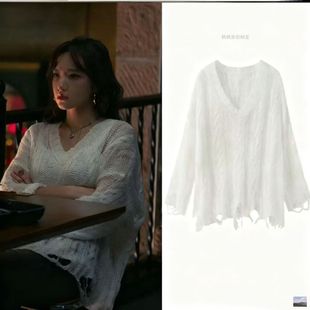 人之初程潇龙钰同款破洞毛衣镂空针织罩衫V领慵懒风微透露肩上衣