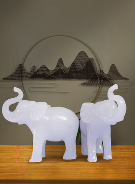 白色玉色大象招财和翘鼻子，一对吸水大象，客厅装饰，工艺品，可