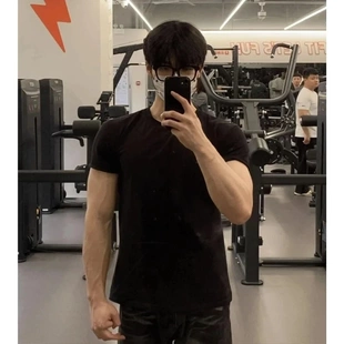 半截袖 黑色宽肩收袖 显肌肉修身 健身穿搭短袖 口t恤男夏季