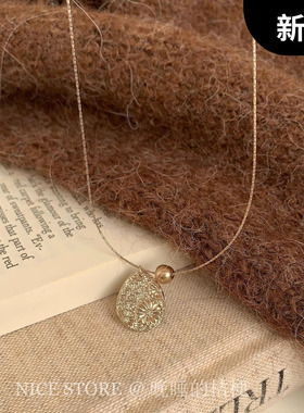 晚睡的桔梗「无事欢」文艺小清新咖啡金浮雕花朵珍珠项链印花项链