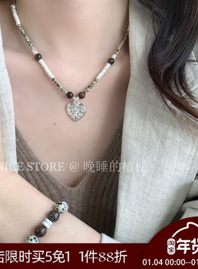 晚睡的桔梗「墨盏」复古做旧斑点石金属爱心项链高级感串珠锁骨链