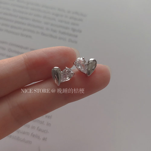 晚睡的桔梗｜复古爱心锆石耳钉