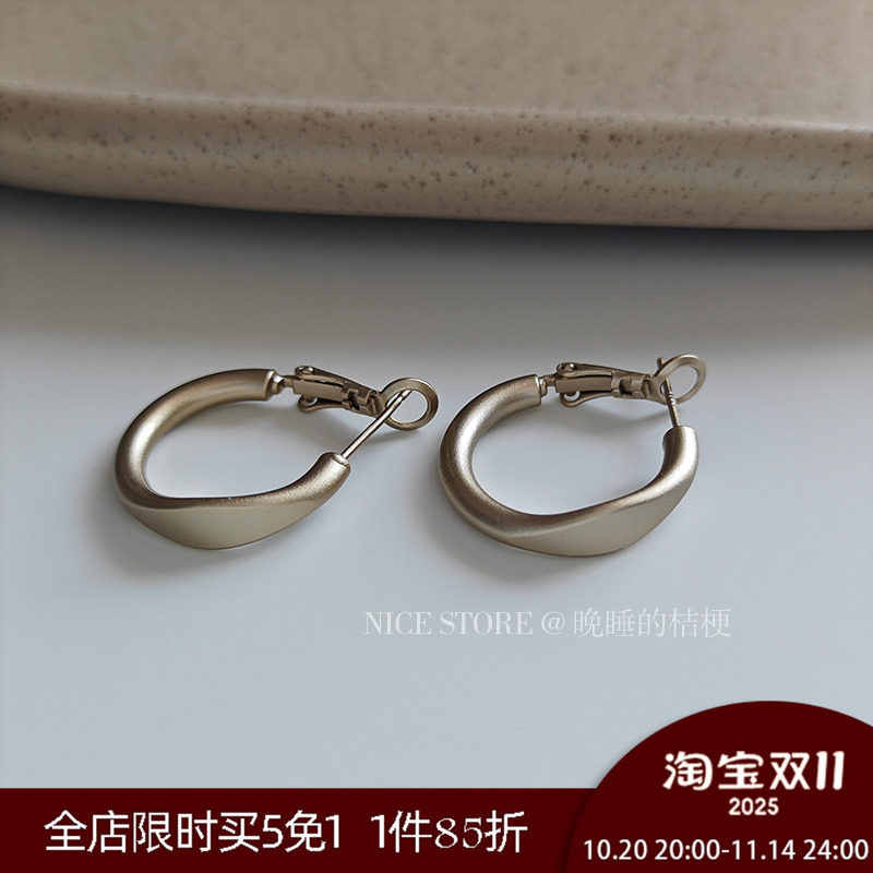 晚睡的桔梗「优雅主义」日韩小众哑光素圈磨砂耳环设计感百搭耳饰