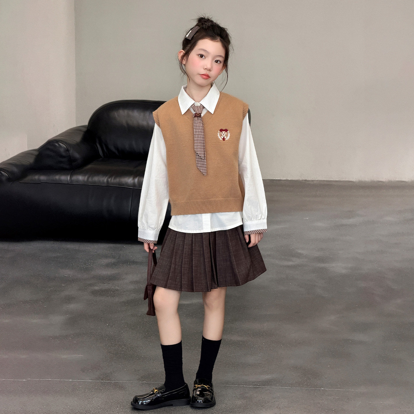 女童马甲三件套春秋2026新款儿童针织背心衬衫百褶裙JK校服套装潮