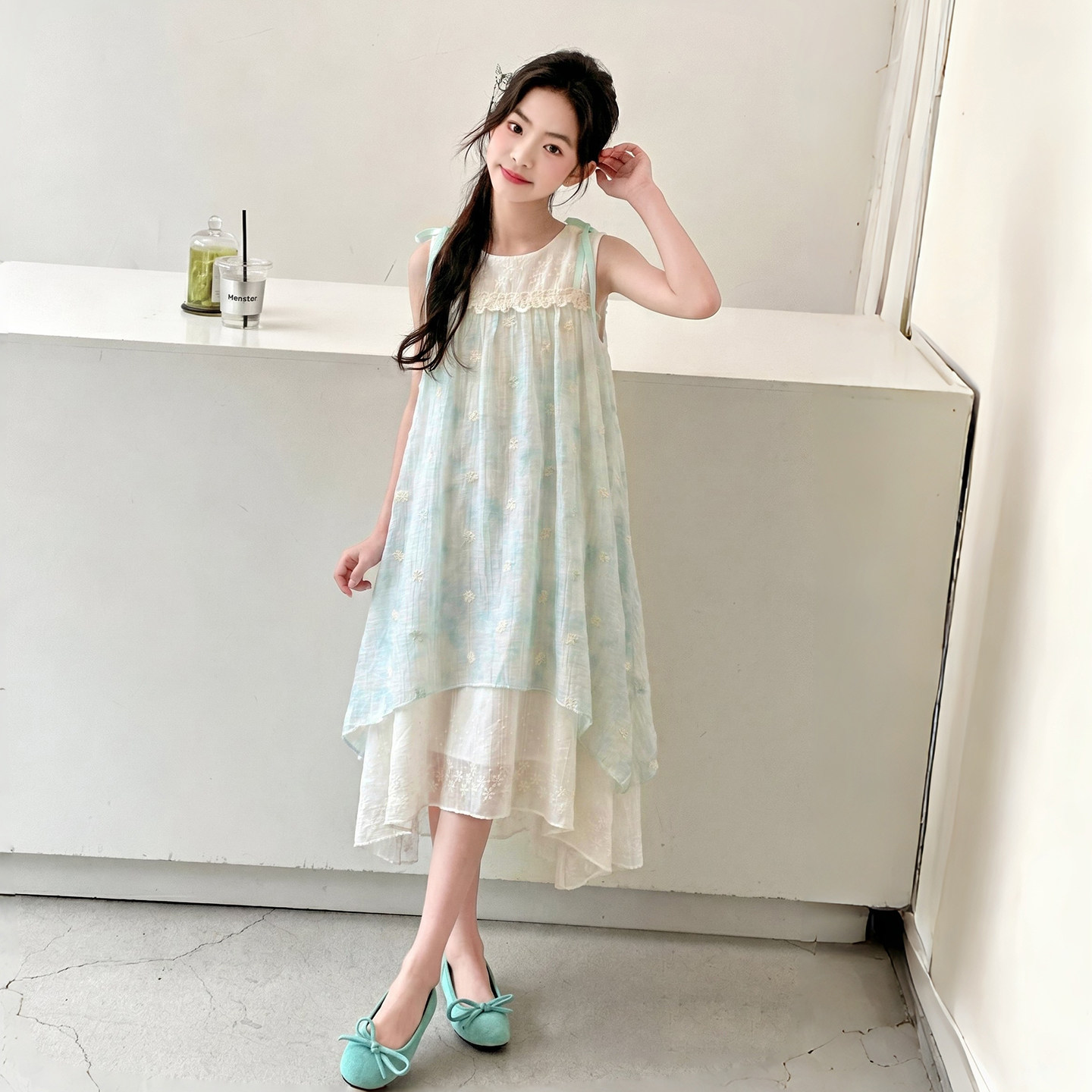 女童连衣裙夏季2026新款中大童甜美背心裙女孩超好看无袖公主裙潮