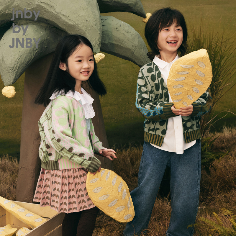 三明治织法的毛衫，图案部分做了空心的织法