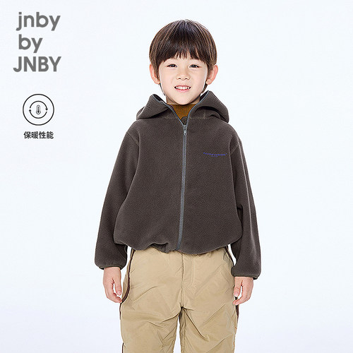 羊羔毛触感细腻，摇粒绒表面顺滑