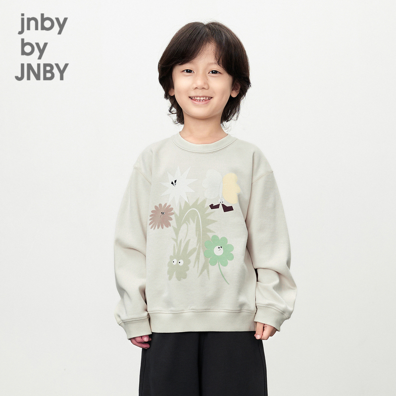 用小动物演唱会组合成的圣诞树，很有质感