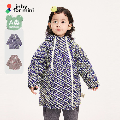 滑雪服的款式造型感比普通的羽绒服更强