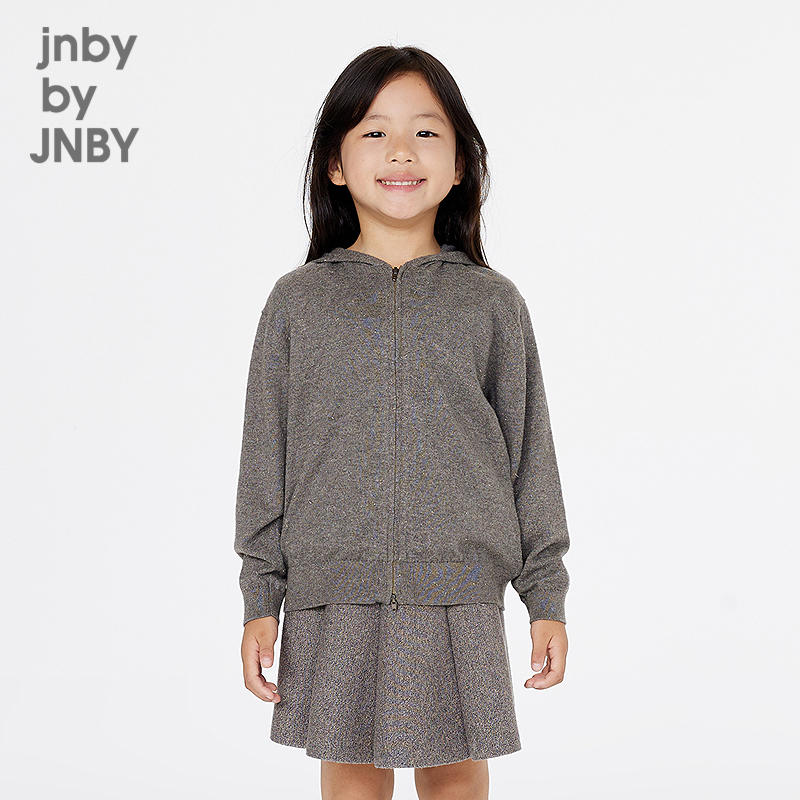 H型宽松设计，戴帽领，适合各种搭配