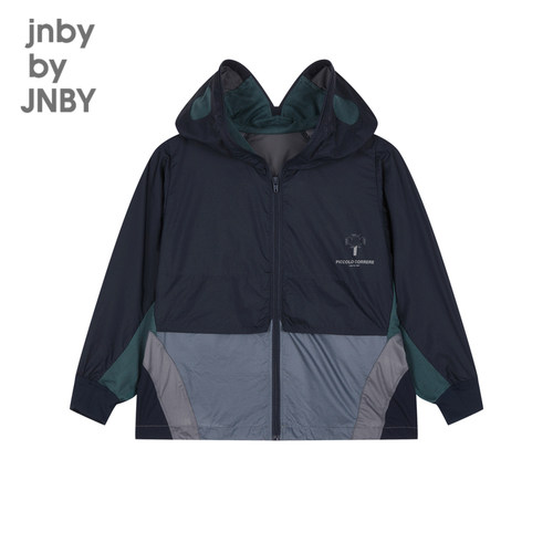 比常见的运动服更有层次感、更个性时髦