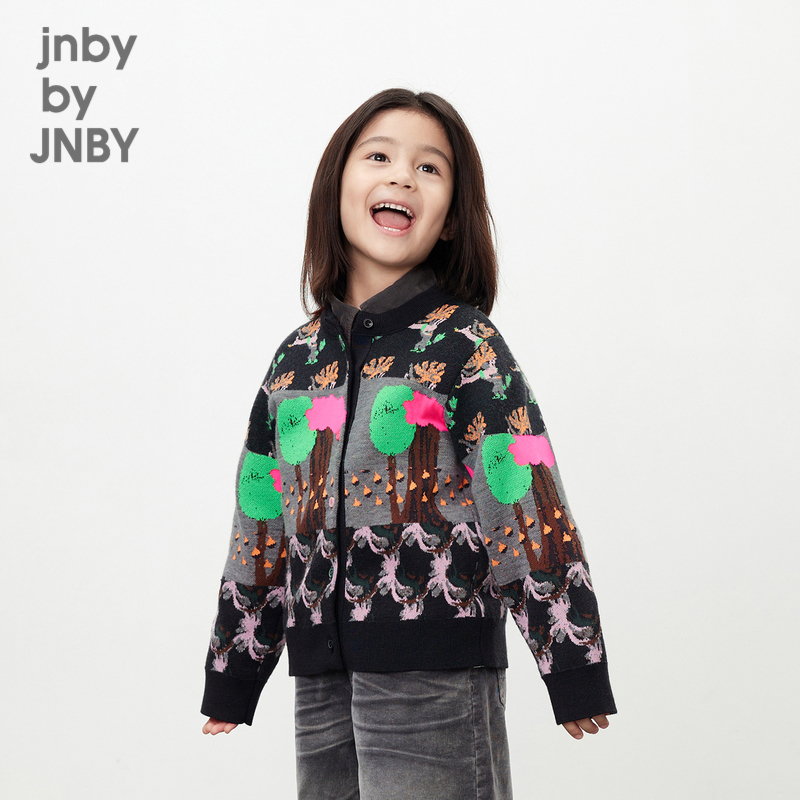 江南独有的图案和配色，在人群里辨识度很高