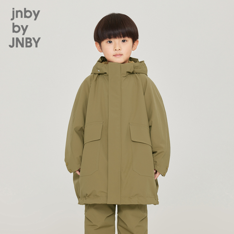 面料采用的尼龙三层复合布，有防风保暖性