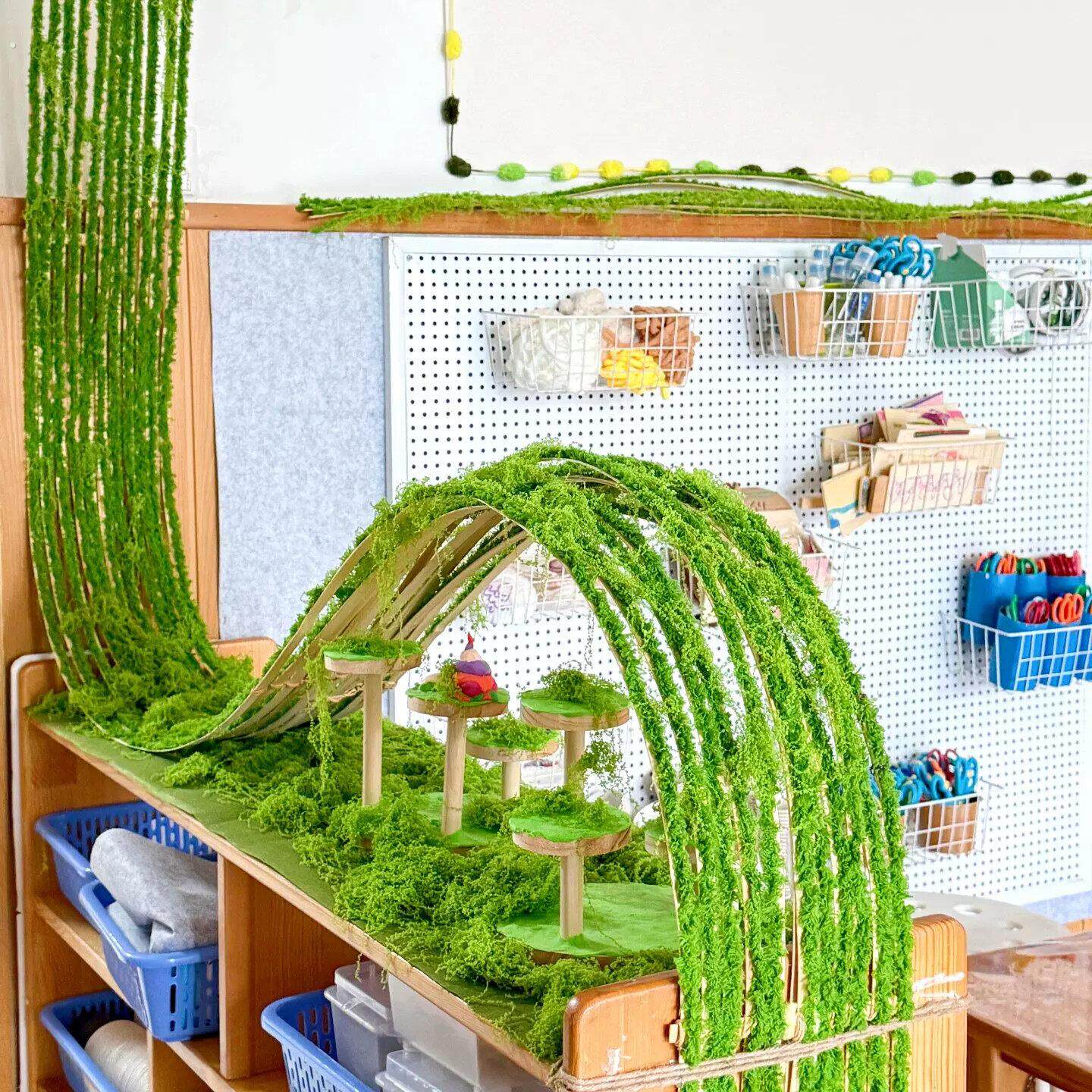 幼儿园美工区区域环创隔断吊饰墙面教室布置自然角装饰植物区材料