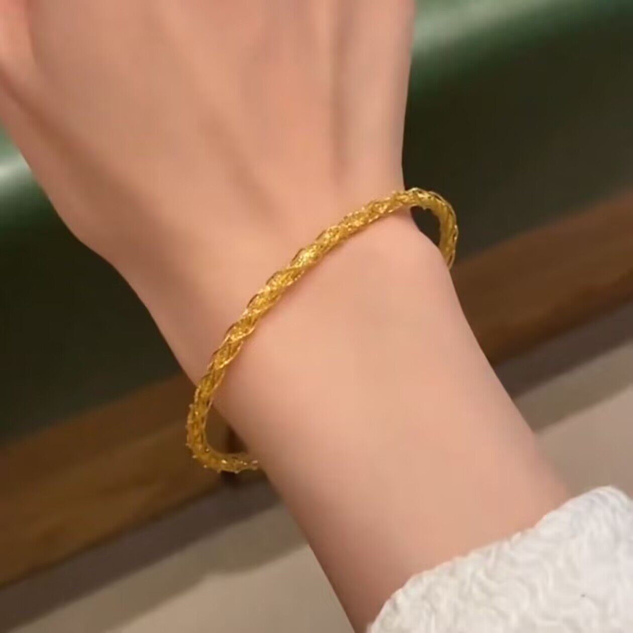 新款金色碎碎冰缠绕手镯女轻奢小众精致高级感爆闪新中式精美手链