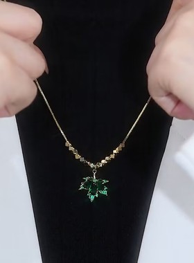 高级感转运珠绿色枫叶吊坠项链网红爆款小众设计感轻奢百搭项链女