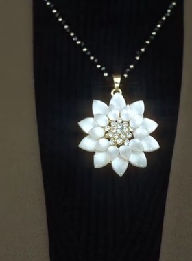 韩国水晶牡丹花朵吊坠毛衣链长款女项链百搭简约链子衣服配饰挂件