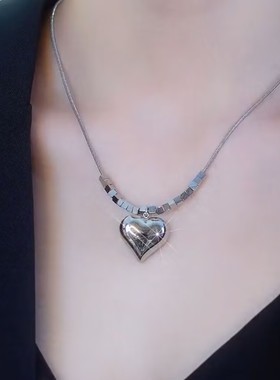 高级感银色方块爱心项链女新款爆款轻奢高级小众设计感精美项链女