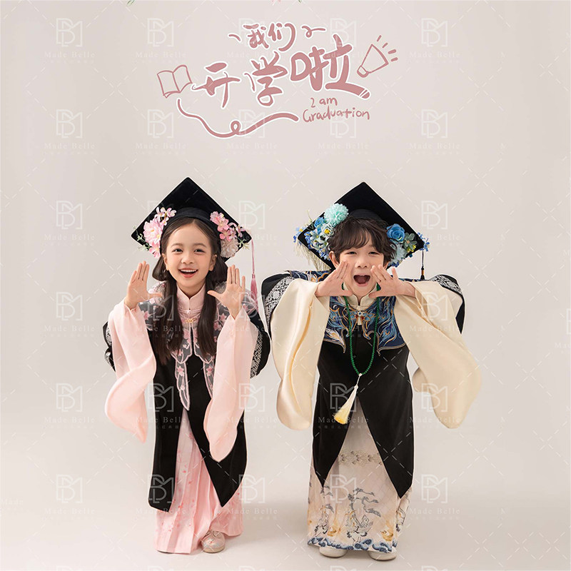 儿童摄影主题服装中小童开学季演出服拍照衣服男童女童簪花学士服