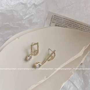 韩国时尚音符满钻镶钻AB版耳钉甜美可爱音乐字符小巧不对称耳环女