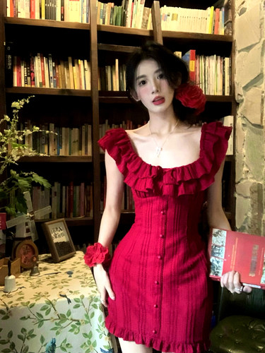 一颗甜桃yikett《夏夜红玫瑰》红色连衣裙夏女显瘦气质吊带短裙