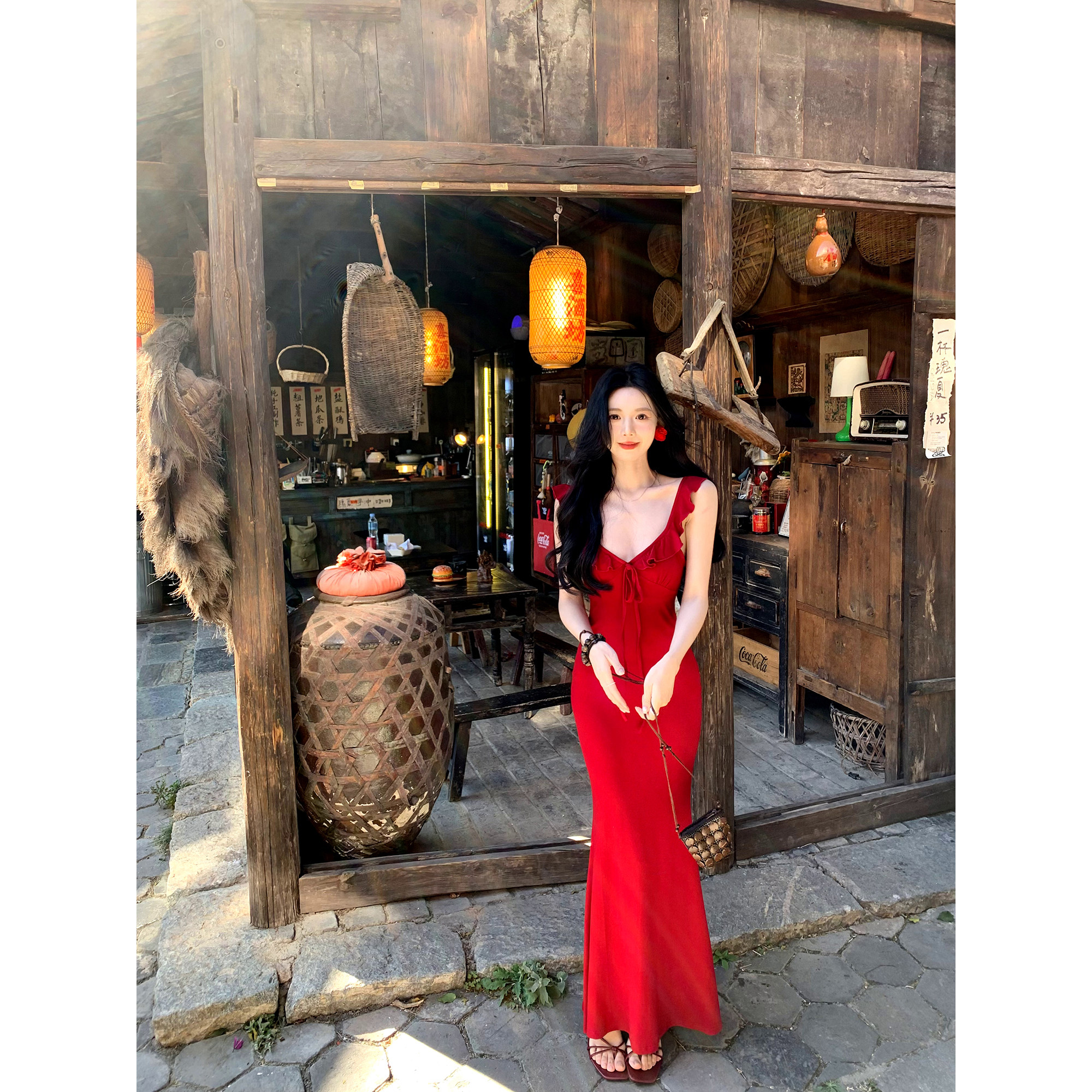 一颗甜桃yikett《很正很正的红》夏季V领吊带连衣裙女显瘦连身裙