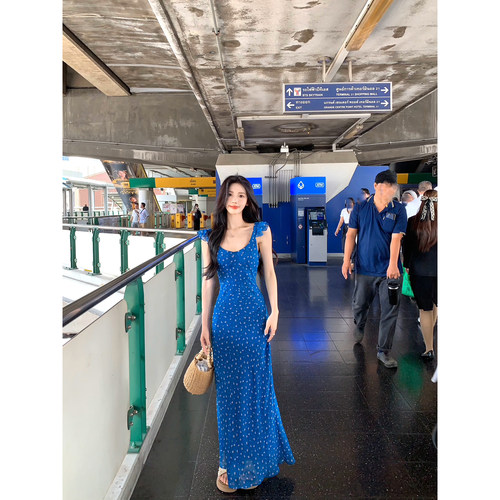 【现货】一颗甜桃yikett《夏日蓝风铃》碎花吊带连衣裙女显瘦长裙