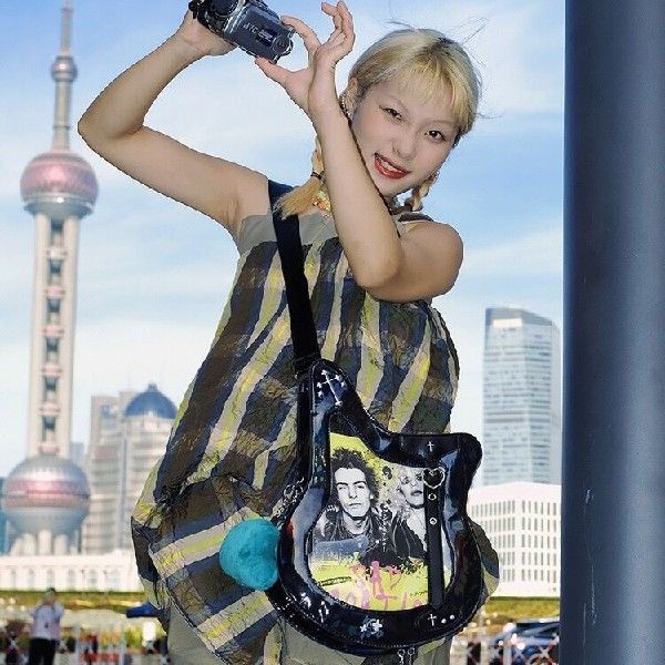 贝斯痛包单肩镭射斜挎包补货日常扎板少女透明个性潮流吧唧谷子新