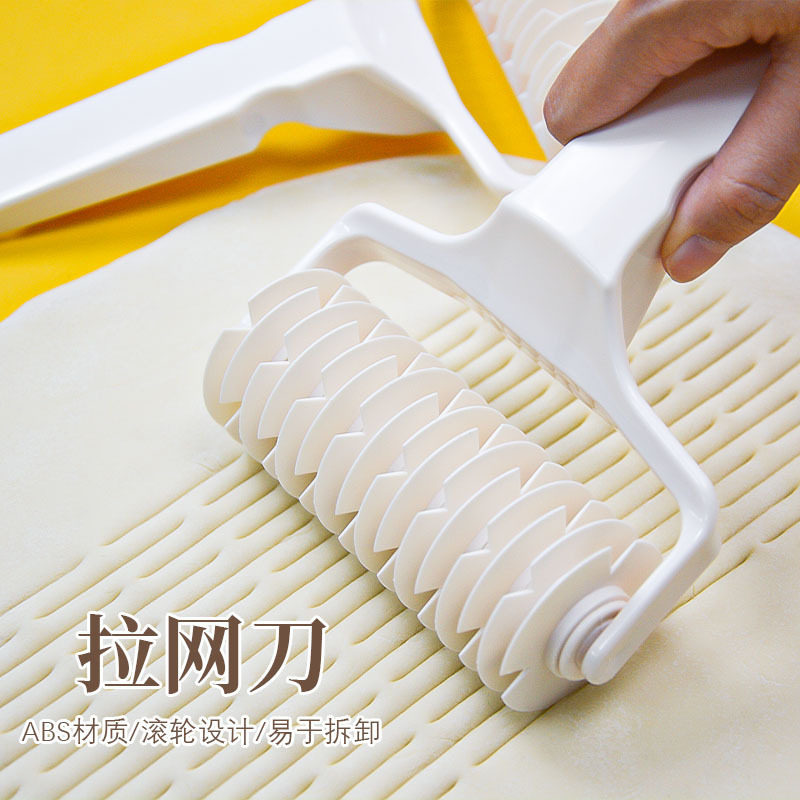 手动滚轮式面条切轻巧防滑披萨刀易清洗塑料面团滚刀带轴烘焙工具