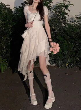仙女风梦游爱丽丝白色法式茶歇连衣裙甜辣荷叶边不规则显瘦短