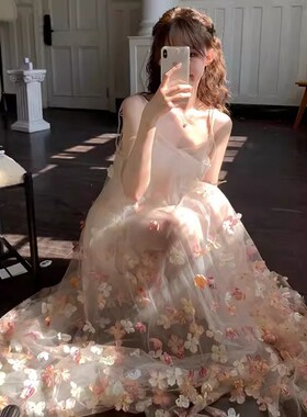 法式重工网纱立体花吊带连衣裙女夏季新款设计感宽松度假风长裙