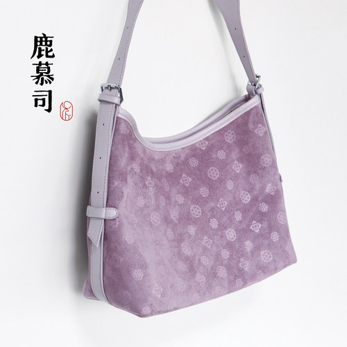 新中式国风汉服古风百搭可调节紫色麂皮绒压花斜挎包carryall