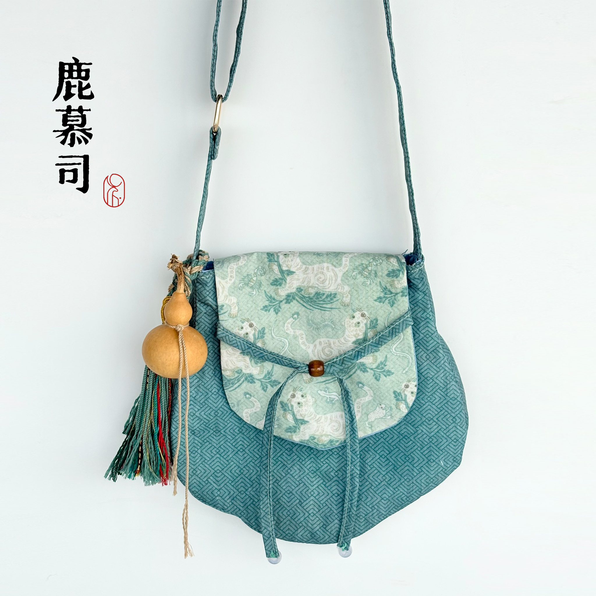 國(guó)風(fēng)漢服斜挎包古風(fēng)貨郎包單肩包新中式印花瓣輕便布包艾虎五毒紋