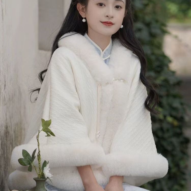 民国加绒加厚新款斗篷2025披肩旗袍气质高端秋冬保暖外套毛绒