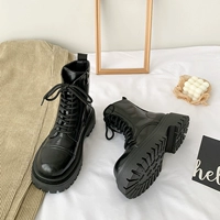 Martens, модные короткие сапоги в английском стиле на платформе, популярно в интернете, коллекция 2022, в британском стиле, широкий устойчивый каблук, визуально стройнят, подходят для весны и осени