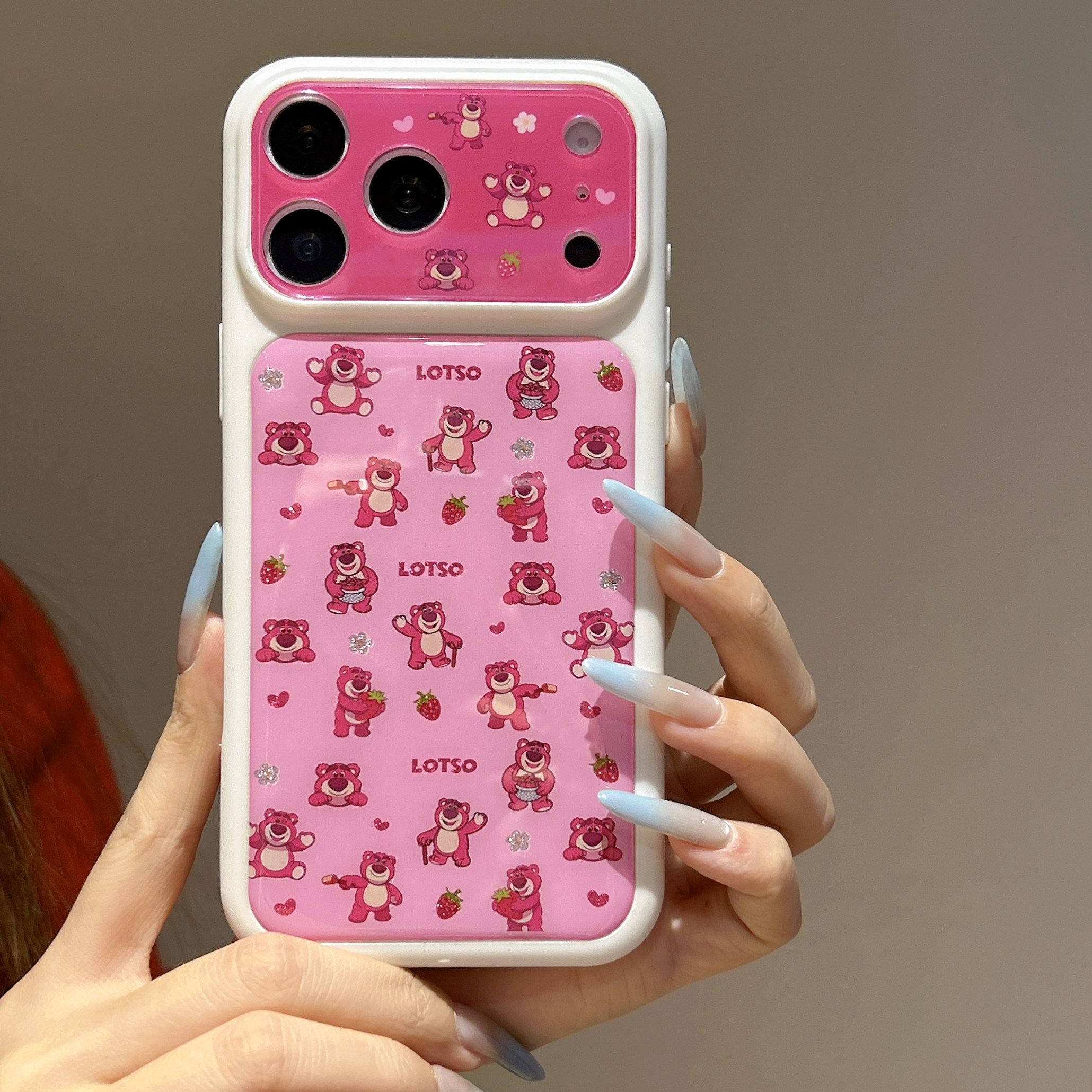 迪士尼草莓熊镜头全包适用iPhone17ProMax手机壳苹果16pro亚克力外壳可爱卡通15p保护套i17p软壳硅胶网红时尚