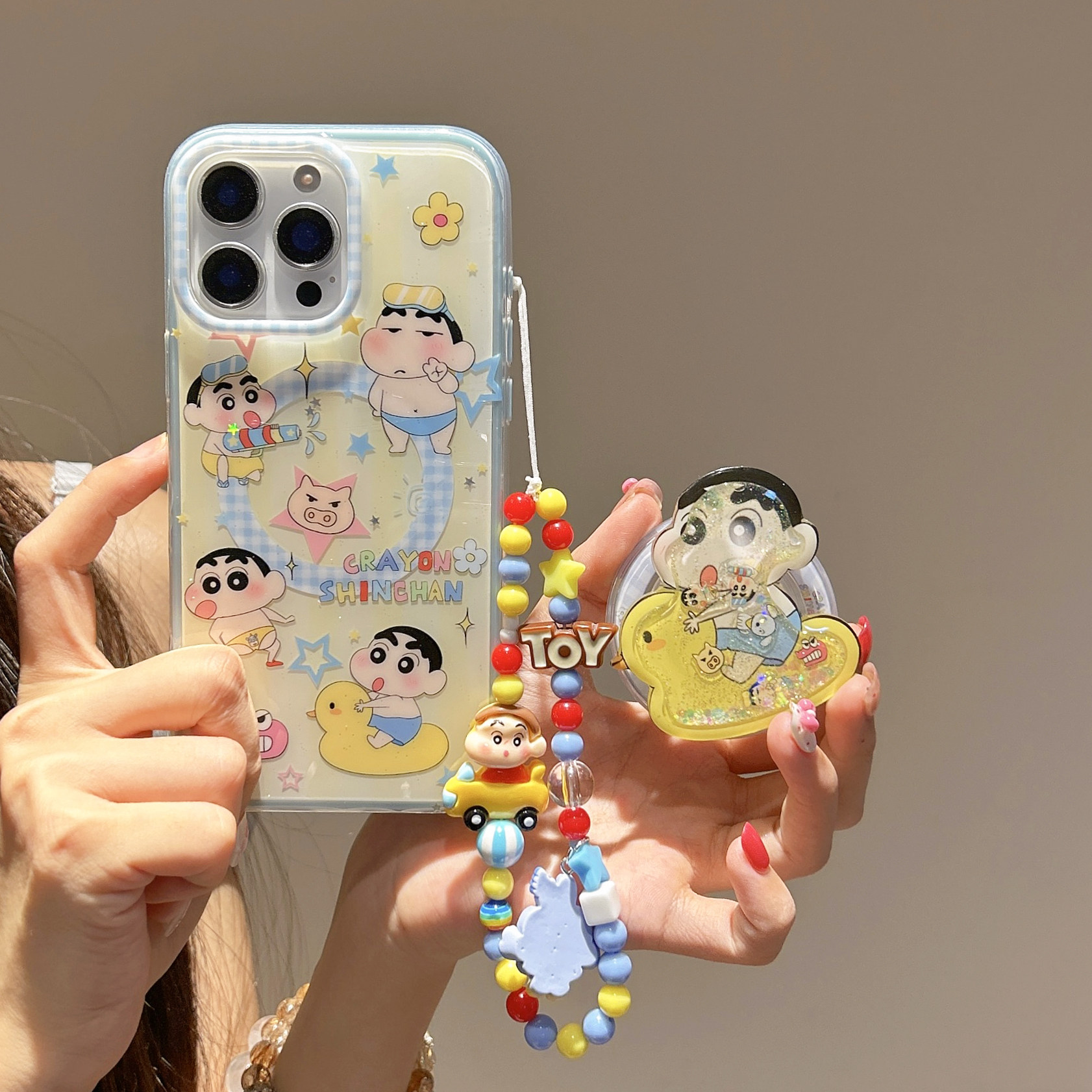 日本蜡笔小新游泳鸭水枪可爱适用iPhone16ProMax手机壳磁吸支架15苹果14pro软壳防摔全包13PM外壳17pro情侣款