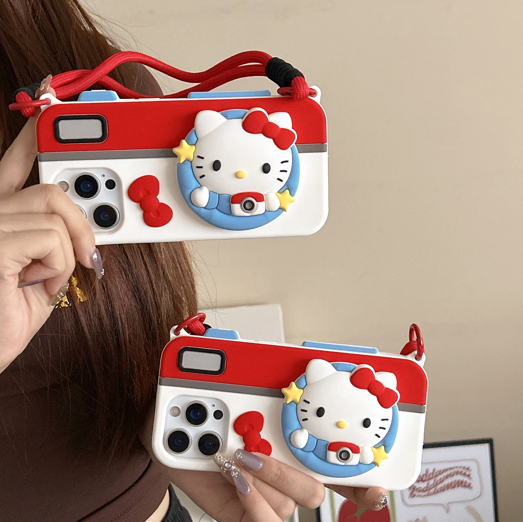 日本相机凯蒂猫立体公仔适用iPhone16Pro手机壳Max个性支架斜跨挂绳i14苹果15proMax保护套硅胶防摔i13软壳KT