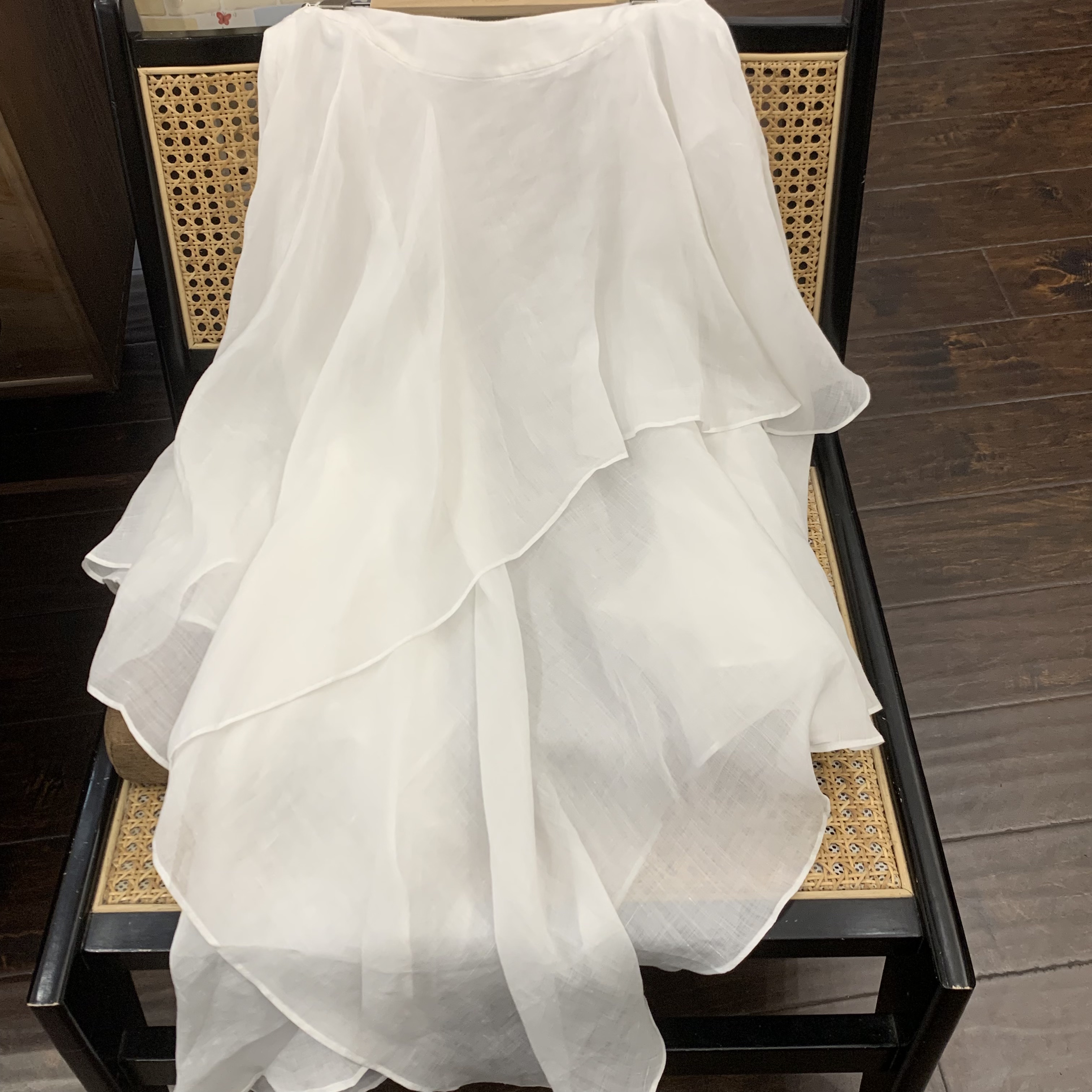 夏季新款时尚百搭显瘦白月光本命薄款松弛感苎麻不规则白色半身裙