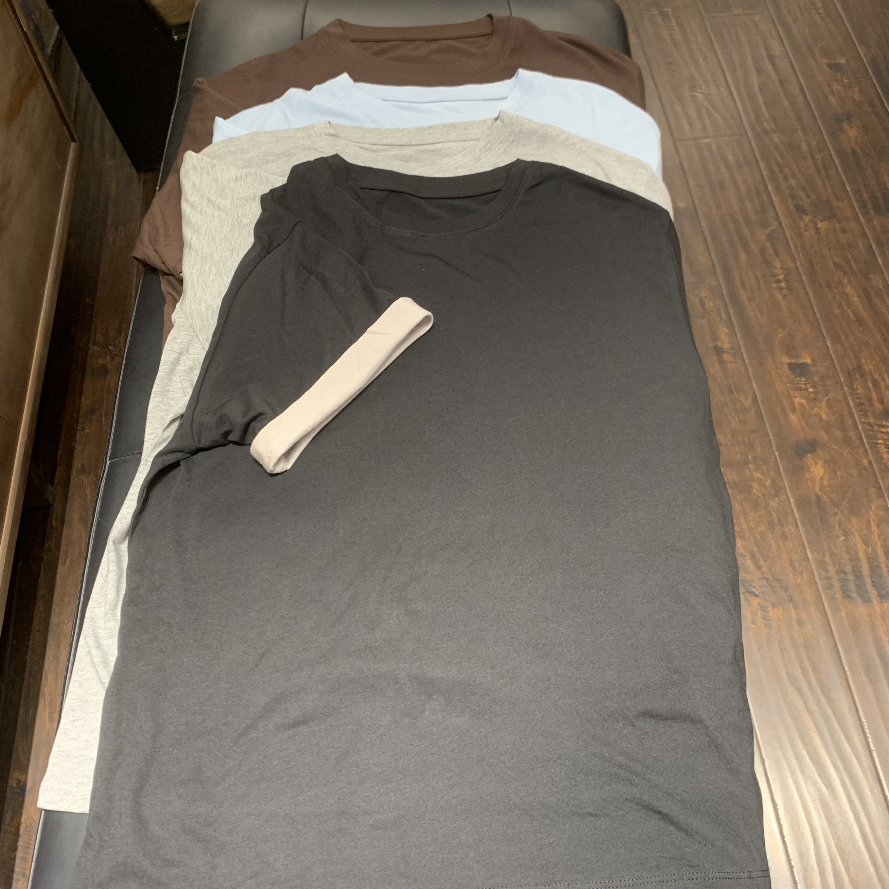 莫代尔羊毛混纺夏季新款四色柔软百搭宽松时尚显瘦圆领纯色T上衣