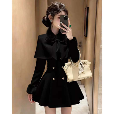 有里布2025秋冬新款女千金小姐小香风斗篷外套连衣裙两件套DM0173