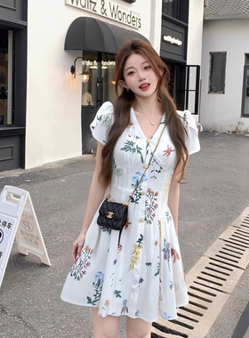 有里布法式V领气质甜美短裙2026春季新款碎花设计感连衣裙D2139